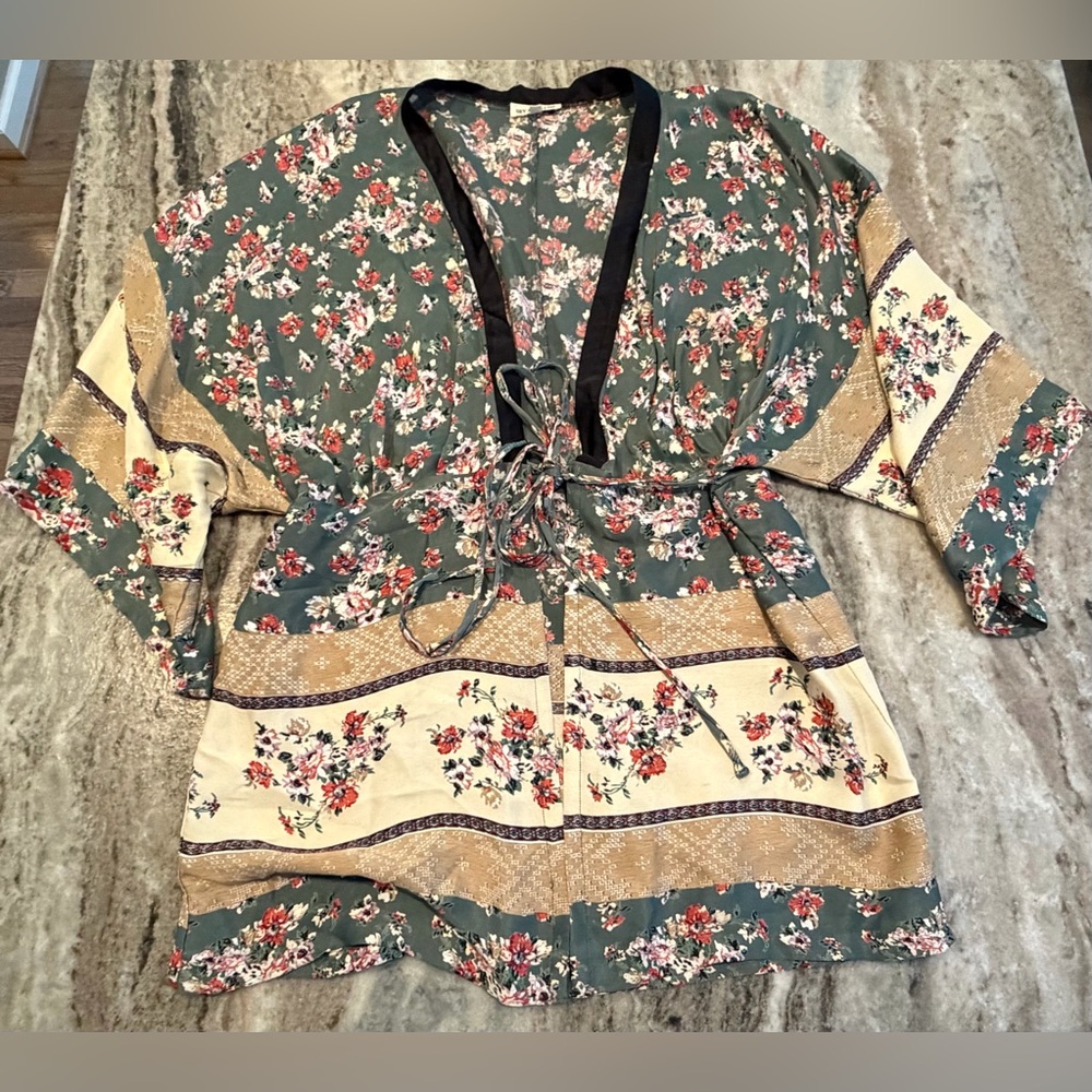 Sky and Sand Medium Floral Kimono. Beautiful!